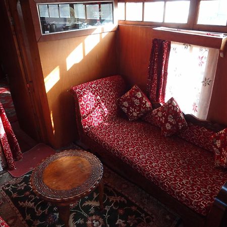 Houseboat Moon Of Kashmir Srīnagar Quarto foto