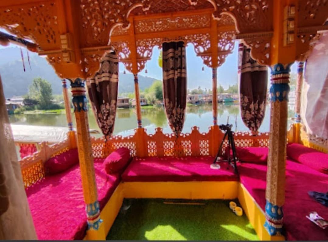Houseboat Moon Of Kashmir Srīnagar Exterior foto