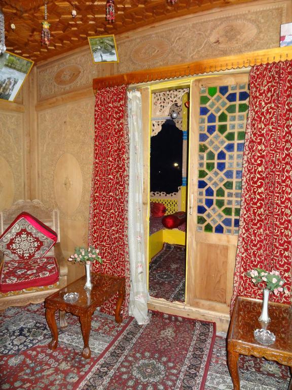Houseboat Moon Of Kashmir Srīnagar Exterior foto