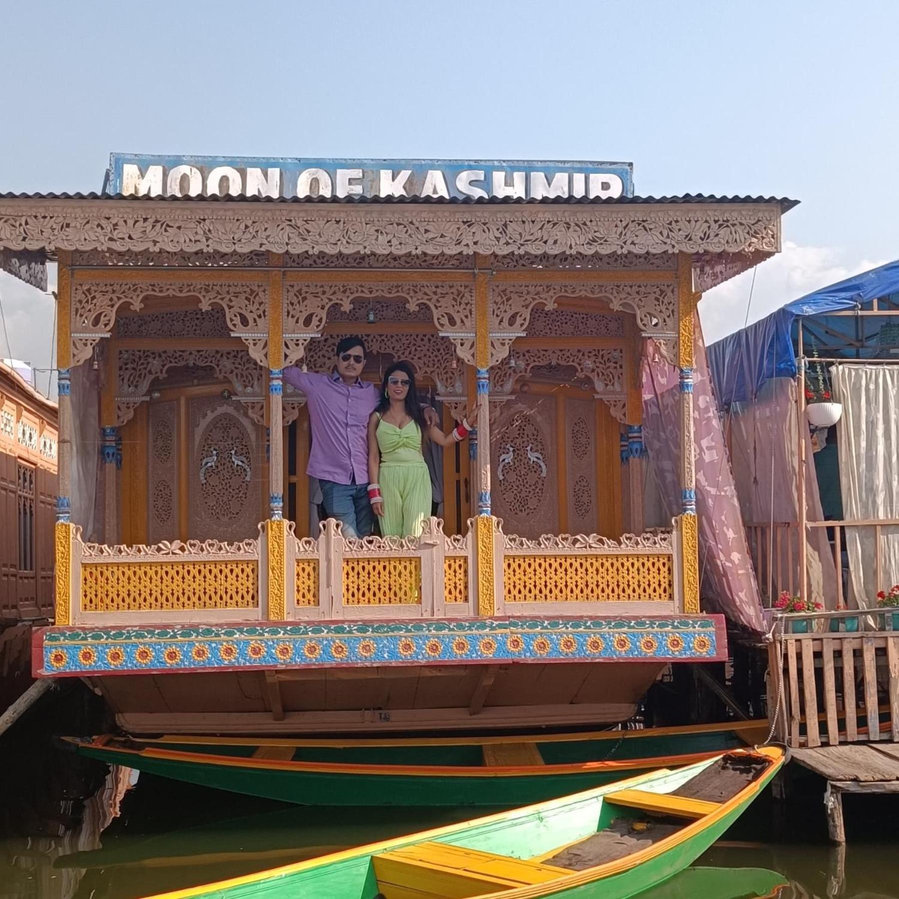 Houseboat Moon Of Kashmir Srīnagar Exterior foto