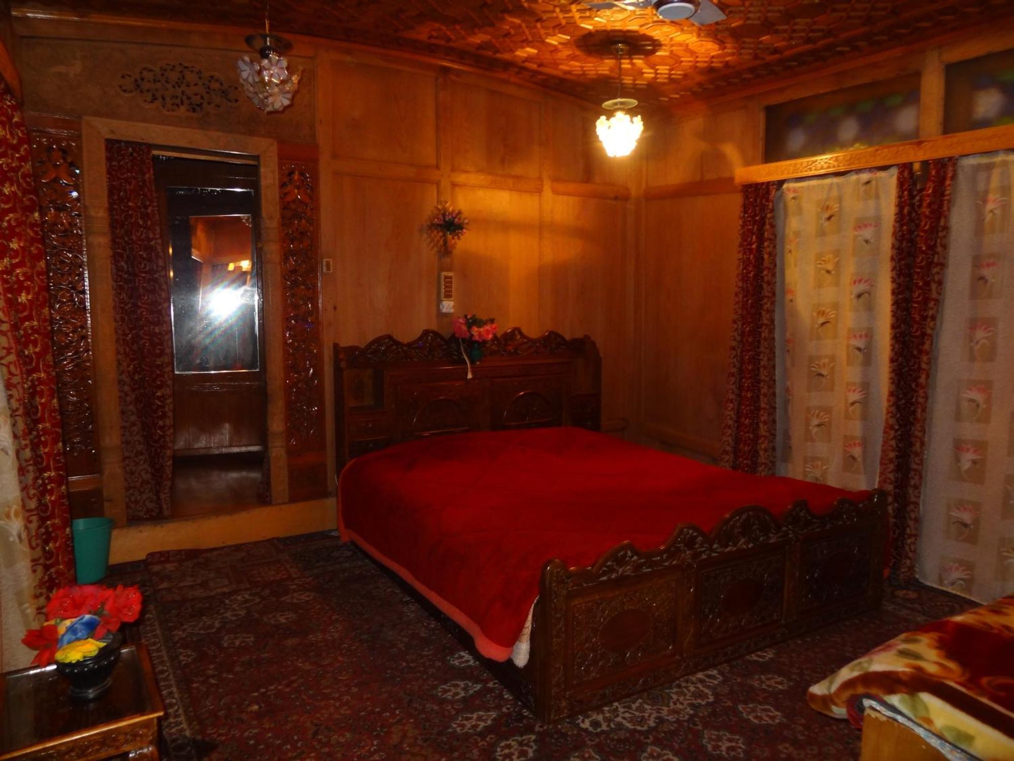 Houseboat Moon Of Kashmir Srīnagar Quarto foto