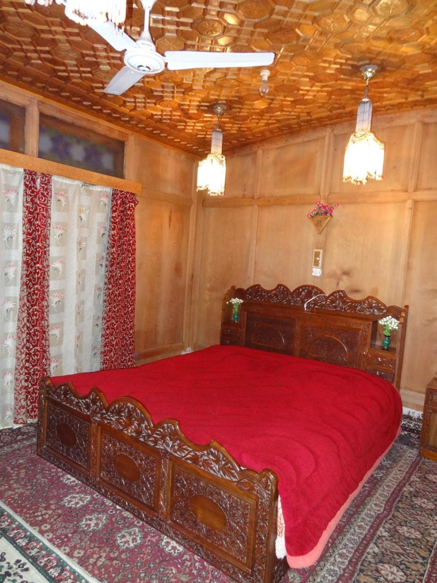 Houseboat Moon Of Kashmir Srīnagar Quarto foto
