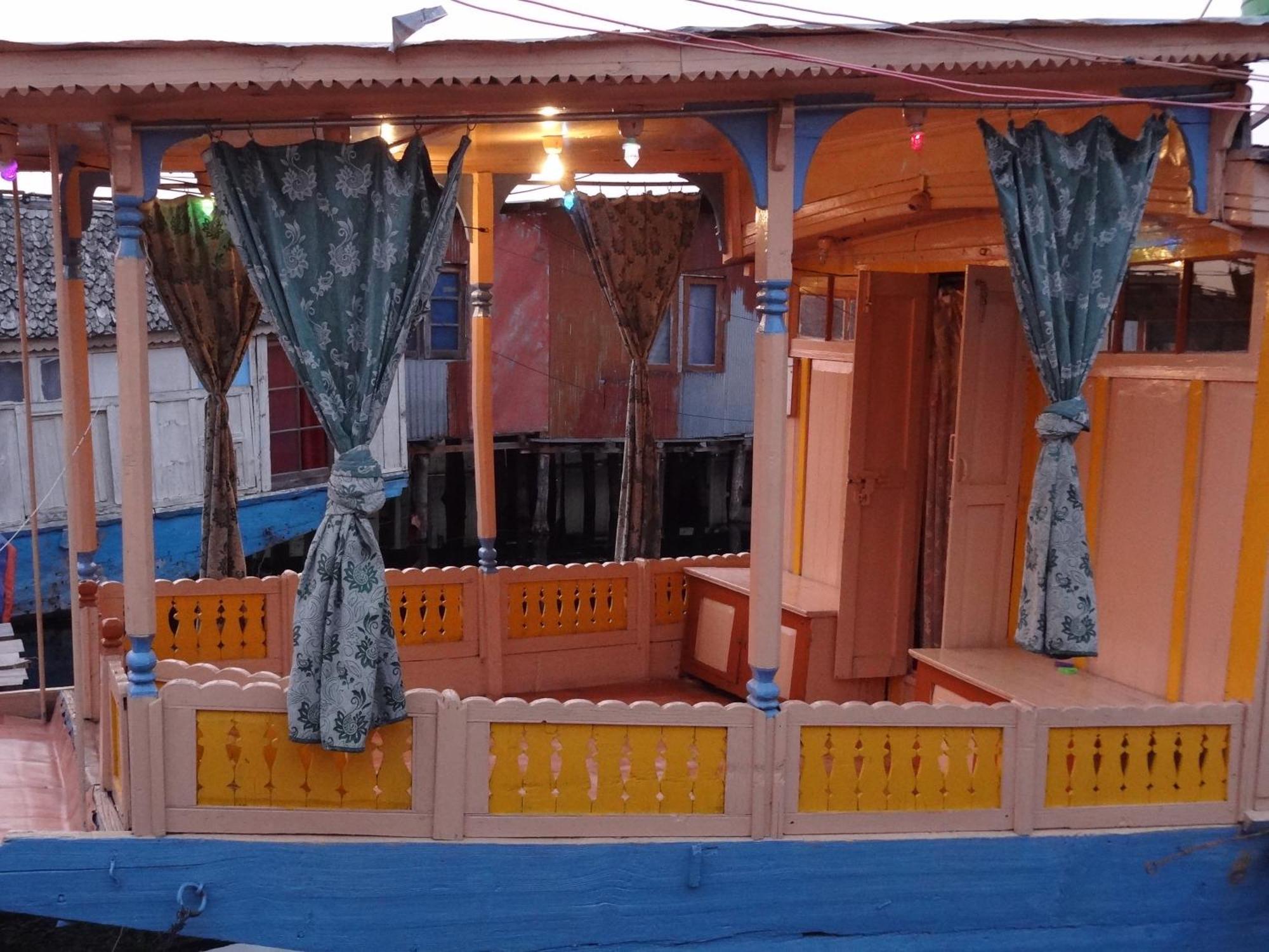 Houseboat Moon Of Kashmir Srīnagar Quarto foto