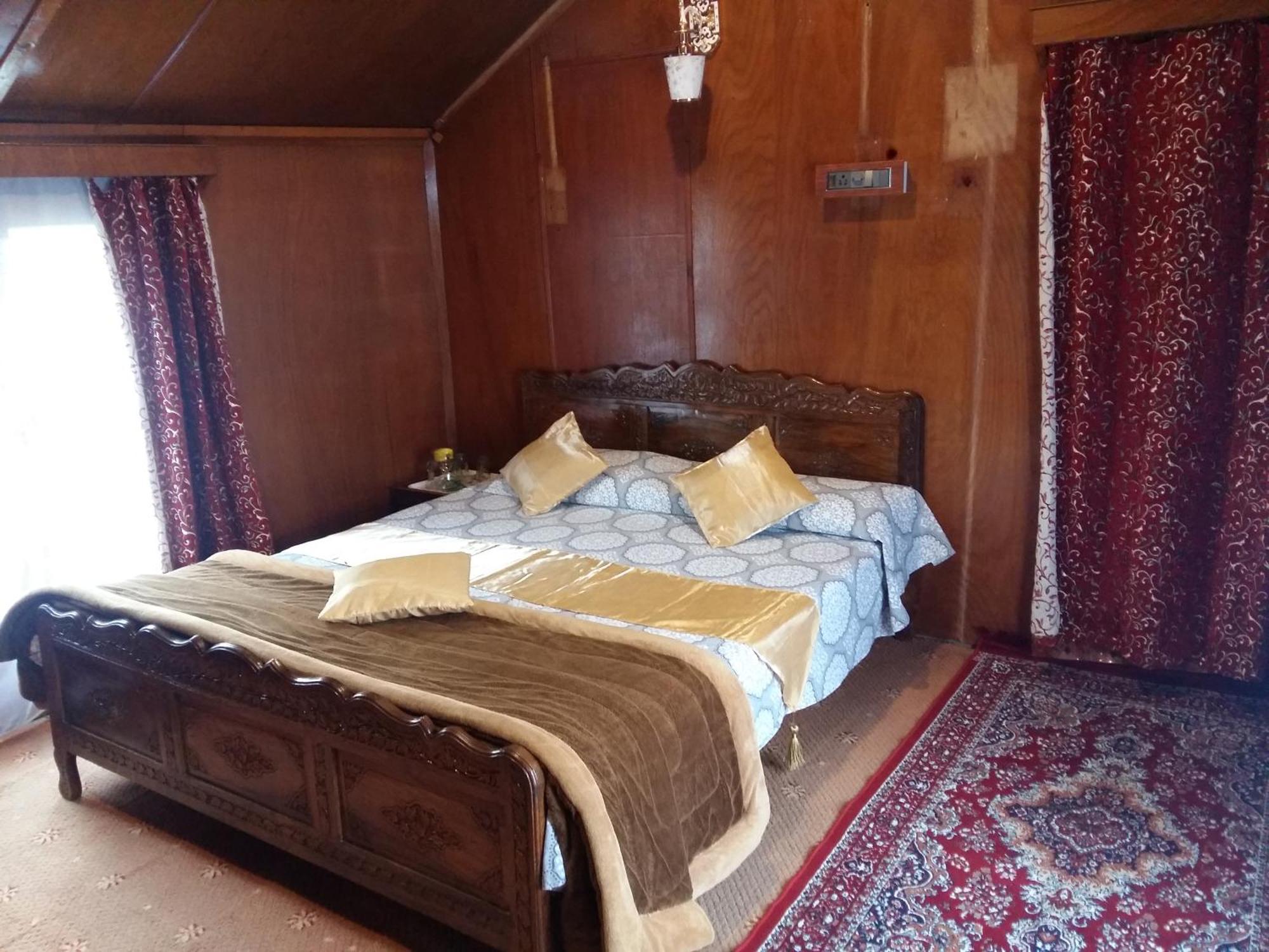 Houseboat Moon Of Kashmir Srīnagar Quarto foto
