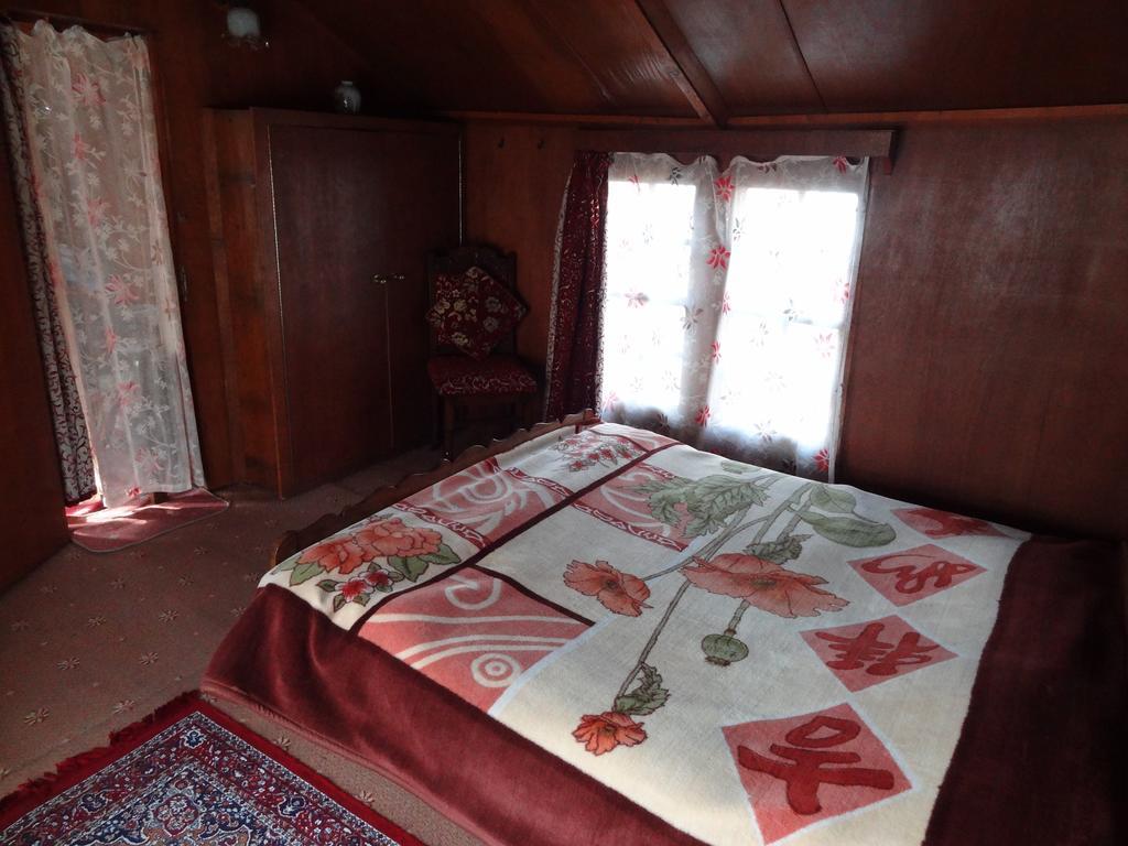 Houseboat Moon Of Kashmir Srīnagar Quarto foto
