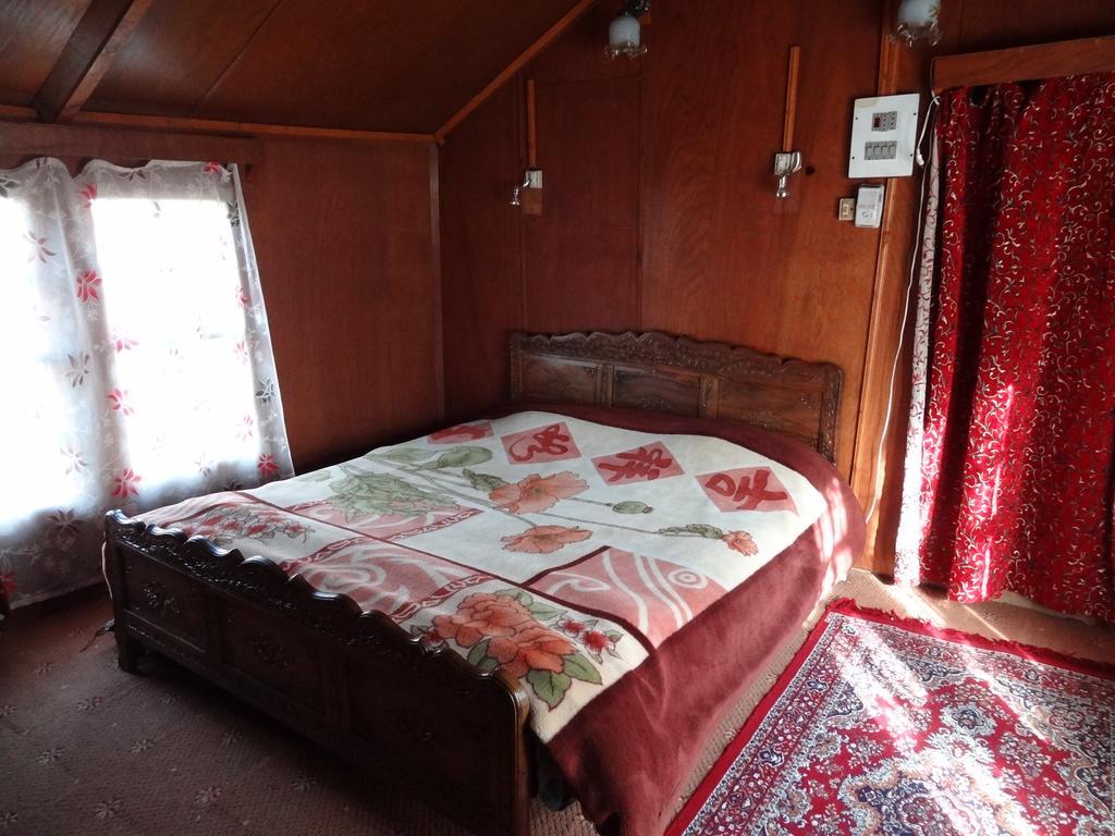 Houseboat Moon Of Kashmir Srīnagar Quarto foto