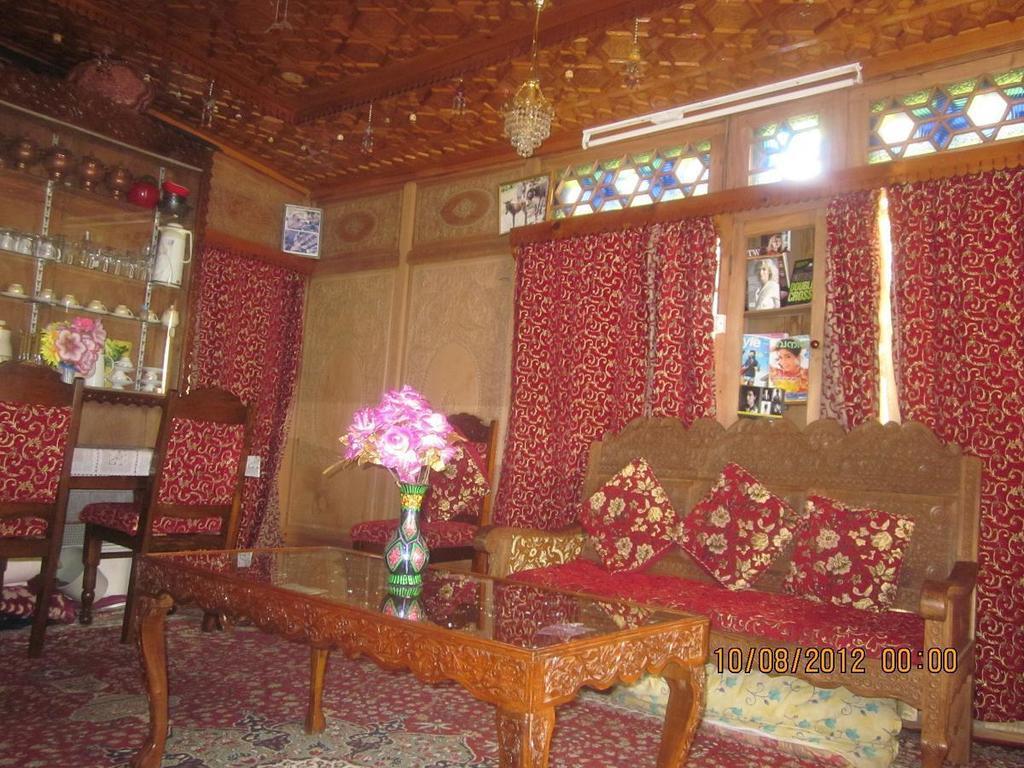 Houseboat Moon Of Kashmir Srīnagar Exterior foto
