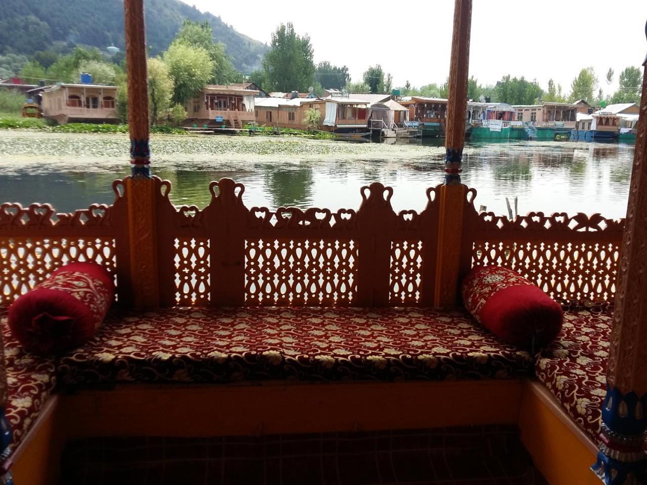 Houseboat Moon Of Kashmir Srīnagar Exterior foto